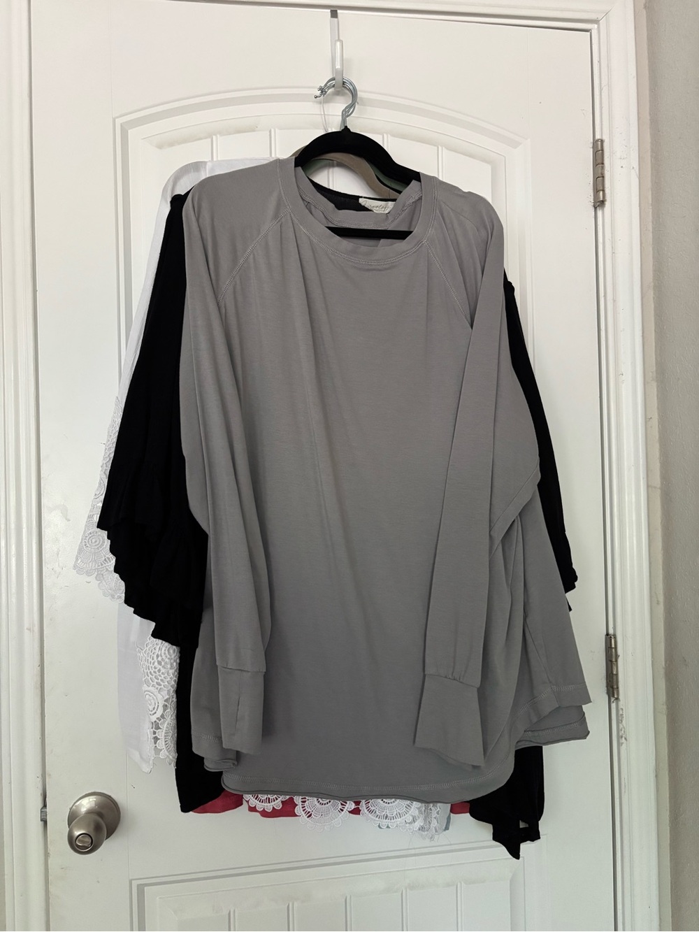 Source Unknown Gray Long Sleeve Crewneck Top